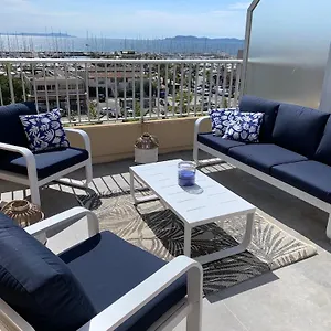 https://leffet-mer-duplex-sur-le-port-avec-ses-2-terrasses-vue-mer.aixenprovencehotels.org
